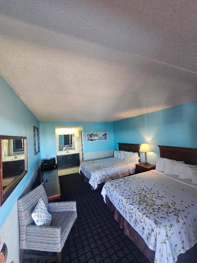 Queen Room Two Queen Beds Non-Smoking